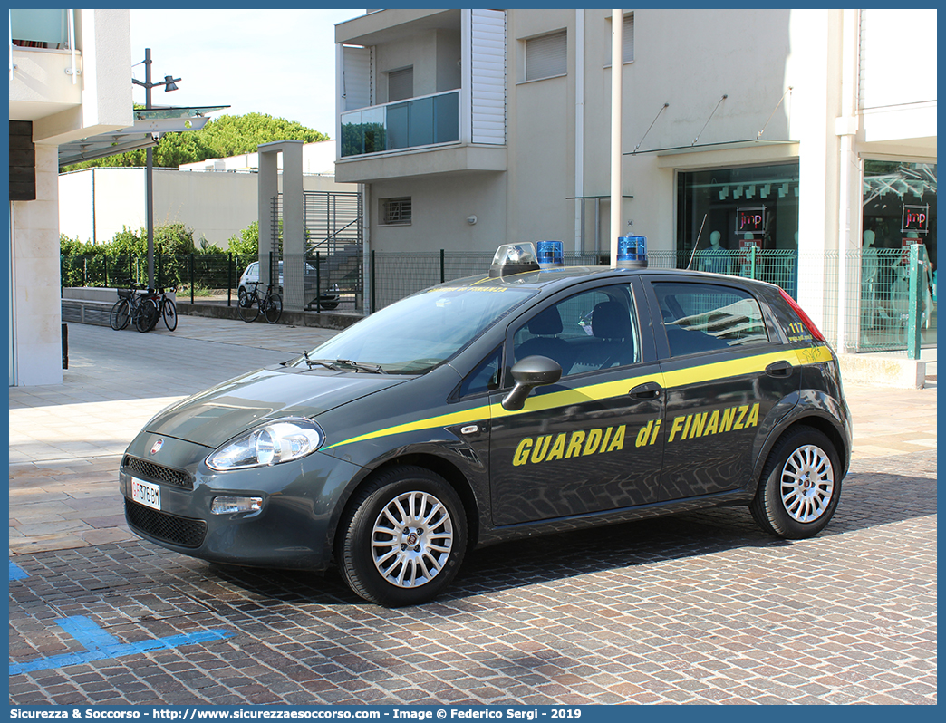 GdiF 376BM
Guardia di Finanza
Fiat Punto IV serie
Parole chiave: GDF;GdiF;G.D.F.;Guardia;di;Finanza;Fiat;Punto