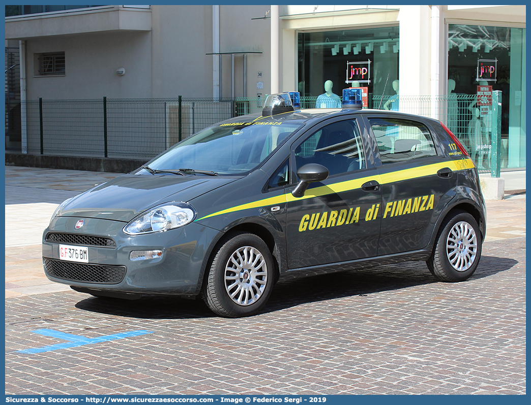 GdiF 376BM
Guardia di Finanza
Fiat Punto IV serie
Parole chiave: GDF;GdiF;G.D.F.;Guardia;di;Finanza;Fiat;Punto