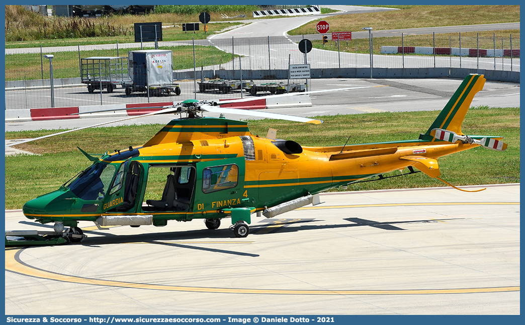 MM81702 / GF 314
Guardia di Finanza
R.O.A.N. Componente Aerea
Agusta Westland AW109N Nexus
Parole chiave: GdiF;G.D.F.;GDF;Guardia di Finanza;R.O.A.N.;ROAN;Componente Aerea;Agusta Westland;AW109N Nexus