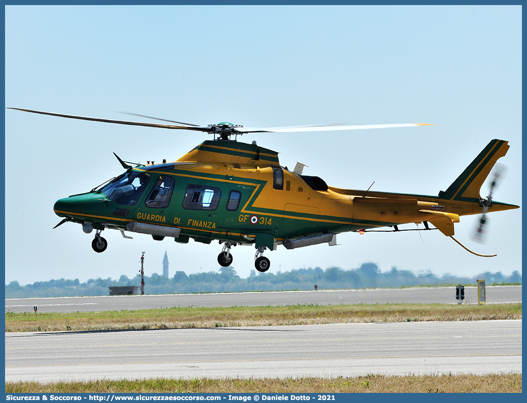 MM81702 / GF314
Guardia di Finanza
R.O.A.N. Componente Aerea
Agusta Westland AW109N Nexus
Parole chiave: GdiF;G.D.F.;GDF;Guardia di Finanza;R.O.A.N.;ROAN;Componente Aerea;Agusta Westland;AW109N Nexus