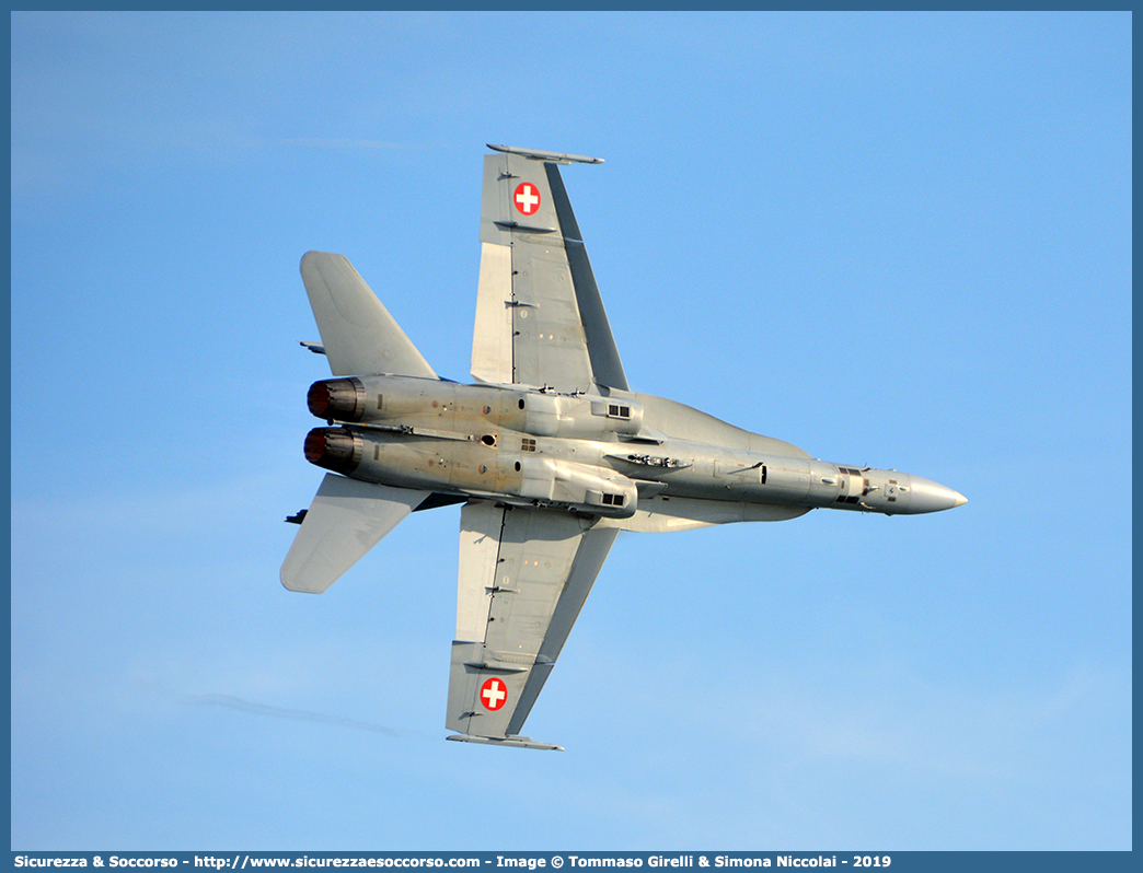 J-5005
Confederazione Svizzera
Forze Aeree Svizzere
McDonnell Douglas F/A-18C Hornet
Parole chiave: Confederazione;Svizzera;Forze;Aeree;Schweizerische;Eidgenossenschaft;Confédération;Suisse;Confederaziun;Svizra;Flugwaffe;Forces;Aériennes;Suisses;Aviatica;Militara;McDonnell;Douglas;F/A;18C;Hornet