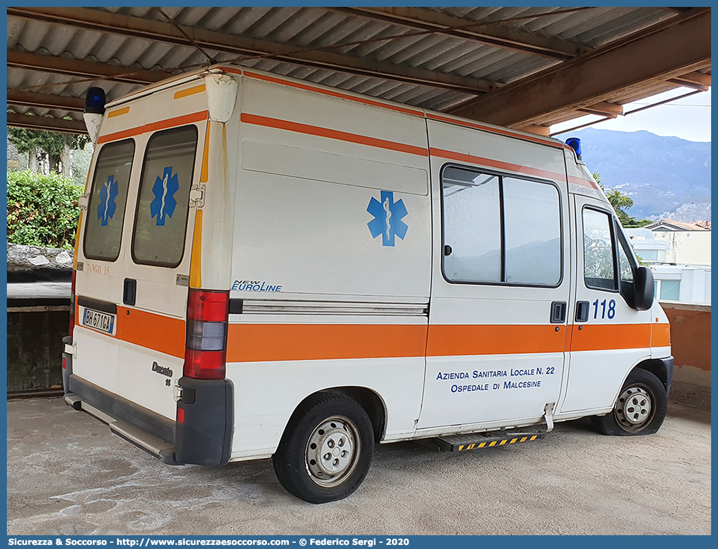 TANGO 15
SUEM 118 Verona Emergenza
Azienda ULSS 9 - Scaligera
Fiat Ducato II serie
Allestitore CEVI S.n.c.
Parole chiave: 118;Verona;Emergenza;SUEM;S.U.E.M.;ULSS;9;Scaligera;Fiat;Ducato;CEVI