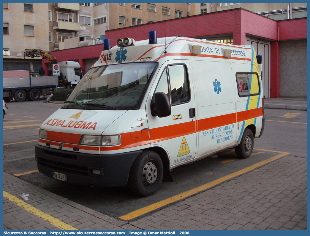 MOMS05
Misericordia di Modena
Fiat Ducato II serie
Allestitore Bollanti S.r.l.
Parole chiave: Misericordie;Misericordia;Ambulanza;Autoambulanza;Fiat;Ducato;Bollanti