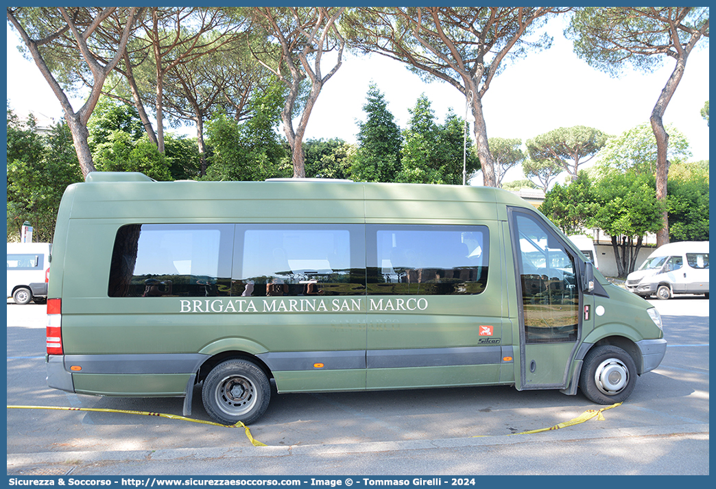 MM BK972
Marina Militare Italiana
Reggimento San Marco
Mercedes Benz Sprinter II serie
Parole chiave: MMI;M.M.I.;Marina;Militare;Italiana;Reggimento;San Marco;Mercedes Benz;Sprinter