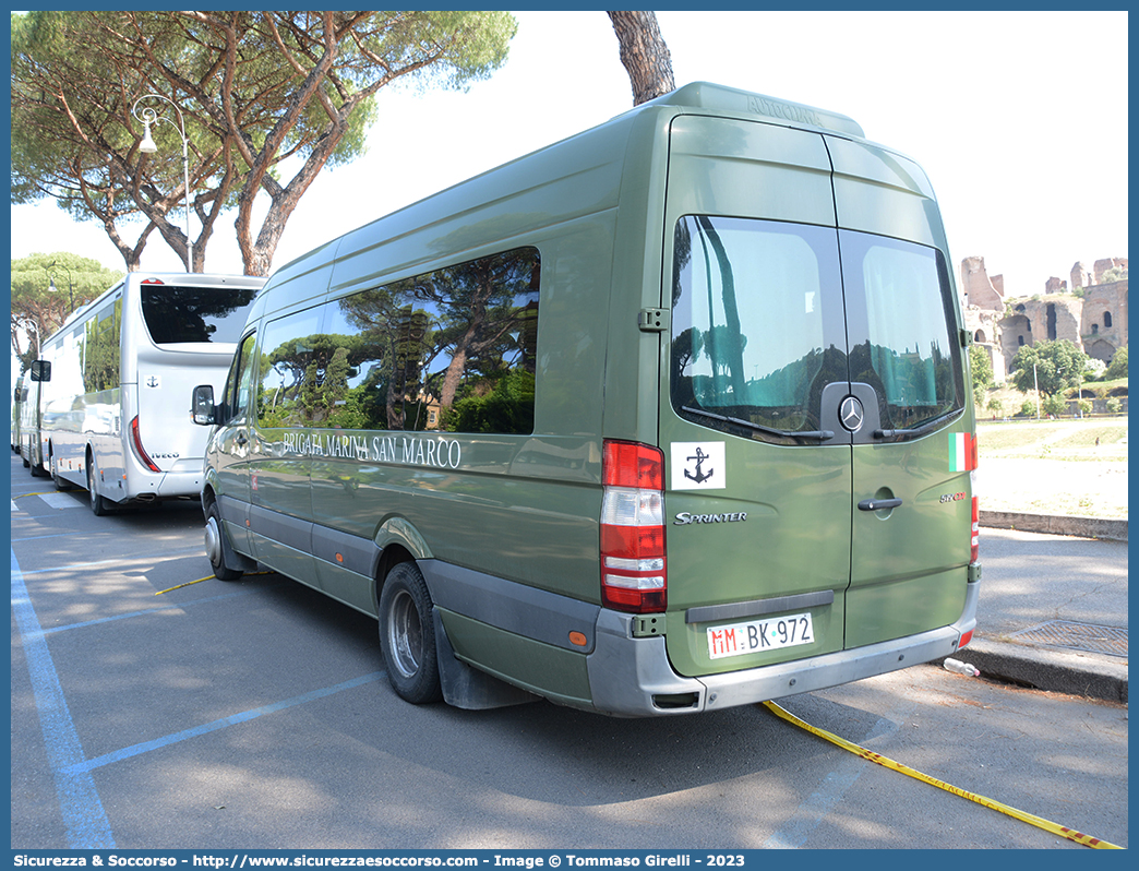 MM BK972
Marina Militare Italiana
Reggimento San Marco
Mercedes Benz Sprinter II serie
Parole chiave: MMI;M.M.I.;Marina;Militare;Italiana;Reggimento;San Marco;Mercedes Benz;Sprinter