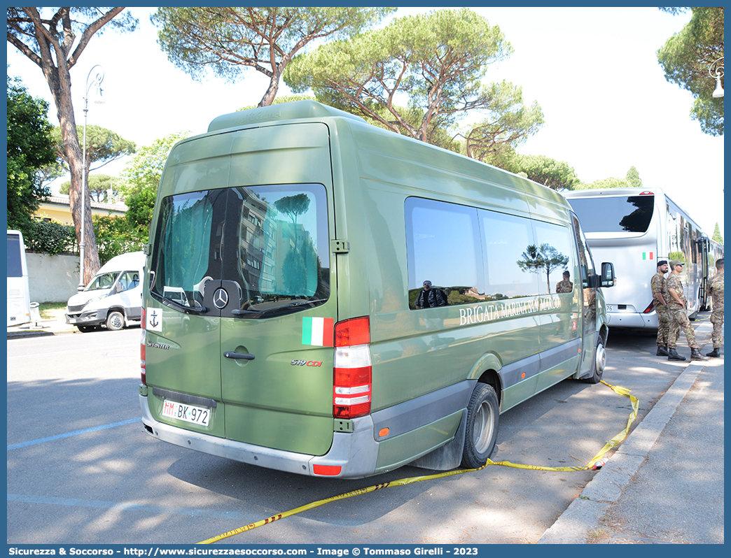 MM BK972
Marina Militare Italiana
Reggimento San Marco
Mercedes Benz Sprinter II serie
Parole chiave: MMI;M.M.I.;Marina;Militare;Italiana;Reggimento;San Marco;Mercedes Benz;Sprinter