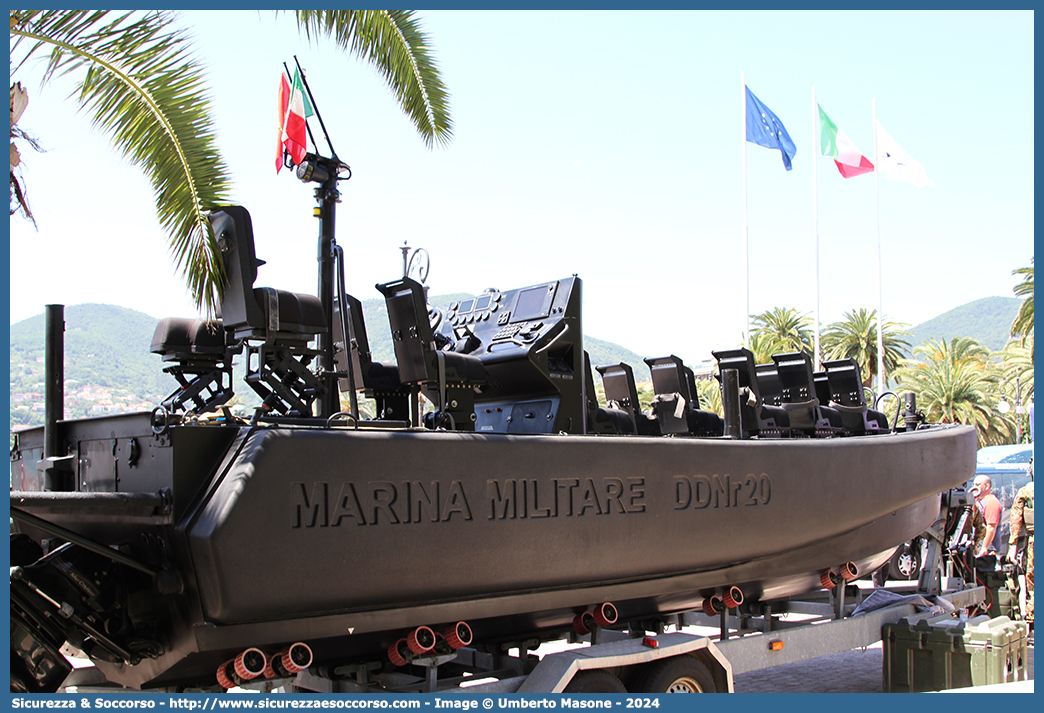 DDNr20
Marina Militare Italiana
Flotta Navale
Battelli Assalto Anfibio
Cantiere Navale Stemar Composite Technology S.r.l.
Parole chiave: MMI;M.M.I.;Marina;Militare;Italiana;BAA;B.A.A.;Battello;Assalto;Anfibio;Stemar