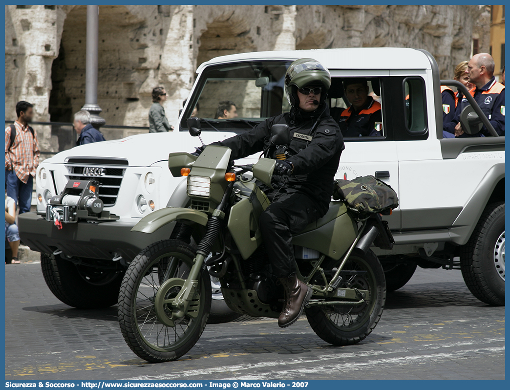 -
Esercito Italiano
Cagiva T4 350
Parole chiave: EI;E.I.;Esercito;Italiano;Cagiva;T4;350