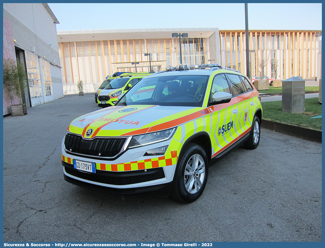 Mike 24
SUEM 118 Padova
Azienda ULSS 6 - Euganea
Padova
Skoda Kodiaq
Allestitore Aricar S.p.A.
Parole chiave: 118;SUEM;Padova;ULSS;6;Euganea;Skoda;Kodiaq;Aricar