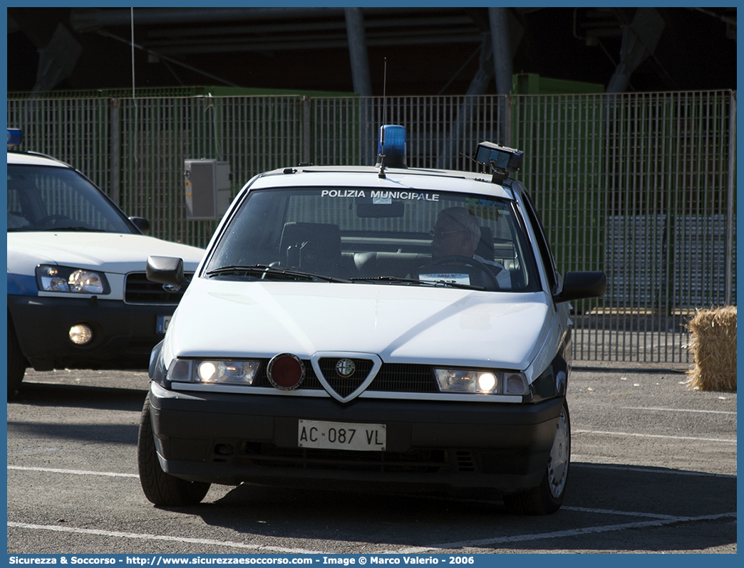 -
Polizia Municipale
Comune di Roma
Alfa Romeo 155
Parole chiave: PL;P.L.;PM;P.M.;Polizia;Locale;Municipale;Roma;Capitale;Alfa Romeo;155