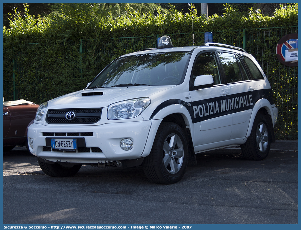 -
Polizia Municipale
Comune di Roma
Toyota Rav4 II serie
Parole chiave: PL;P.L.;PM;P.M.;Polizia;Locale;Municipale;Roma;Capitale;Toyota;Rav4