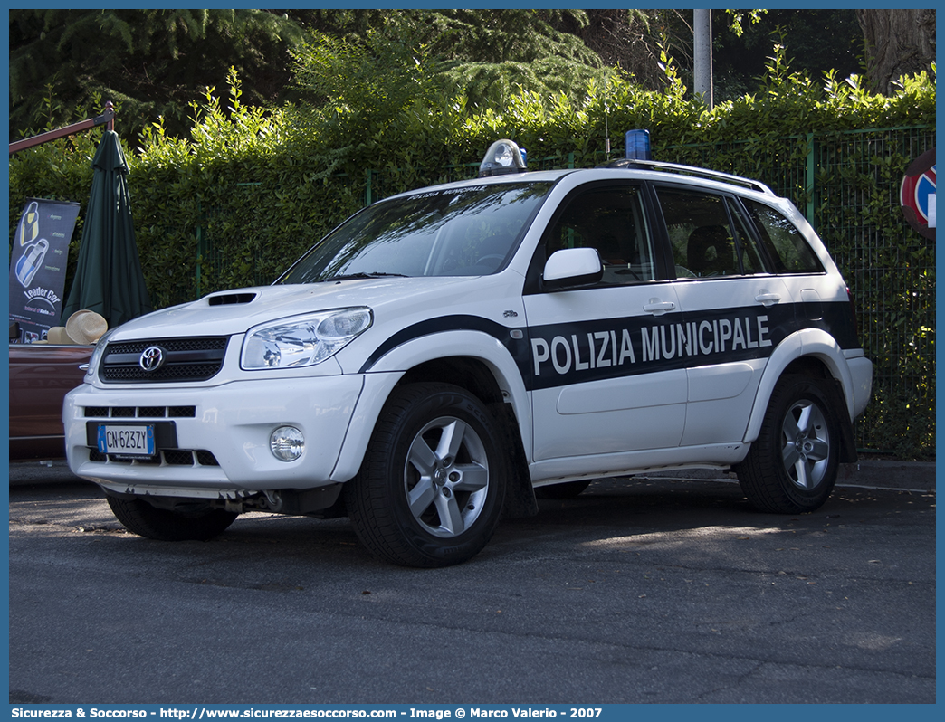 -
Polizia Municipale
Comune di Roma
Toyota Rav4 II serie
Parole chiave: PL;P.L.;PM;P.M.;Polizia;Locale;Municipale;Roma;Capitale;Toyota;Rav4