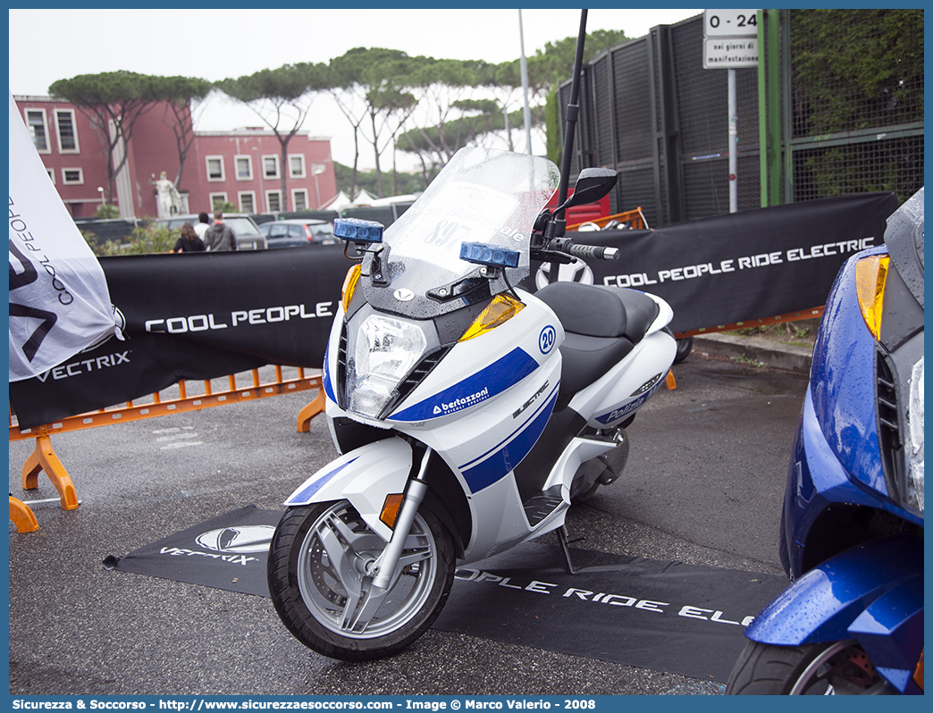 -
Polizia di Roma Capitale
Vectrix VX-1
Parole chiave: PL;P.L.;PM;P.M.;Polizia;Locale;Municipale;Roma;Capitale;Vectrix VX-1