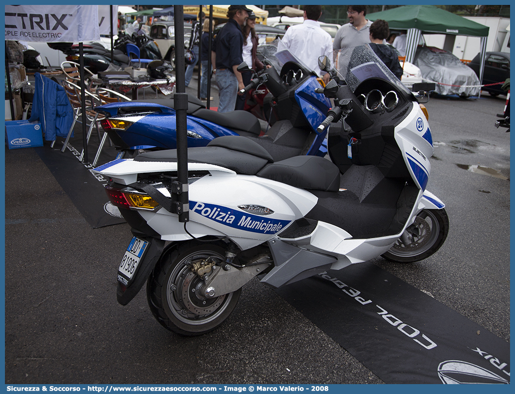 -
Polizia di Roma Capitale
Vectrix VX-1
Parole chiave: PL;P.L.;PM;P.M.;Polizia;Locale;Municipale;Roma;Capitale;Vectrix VX-1