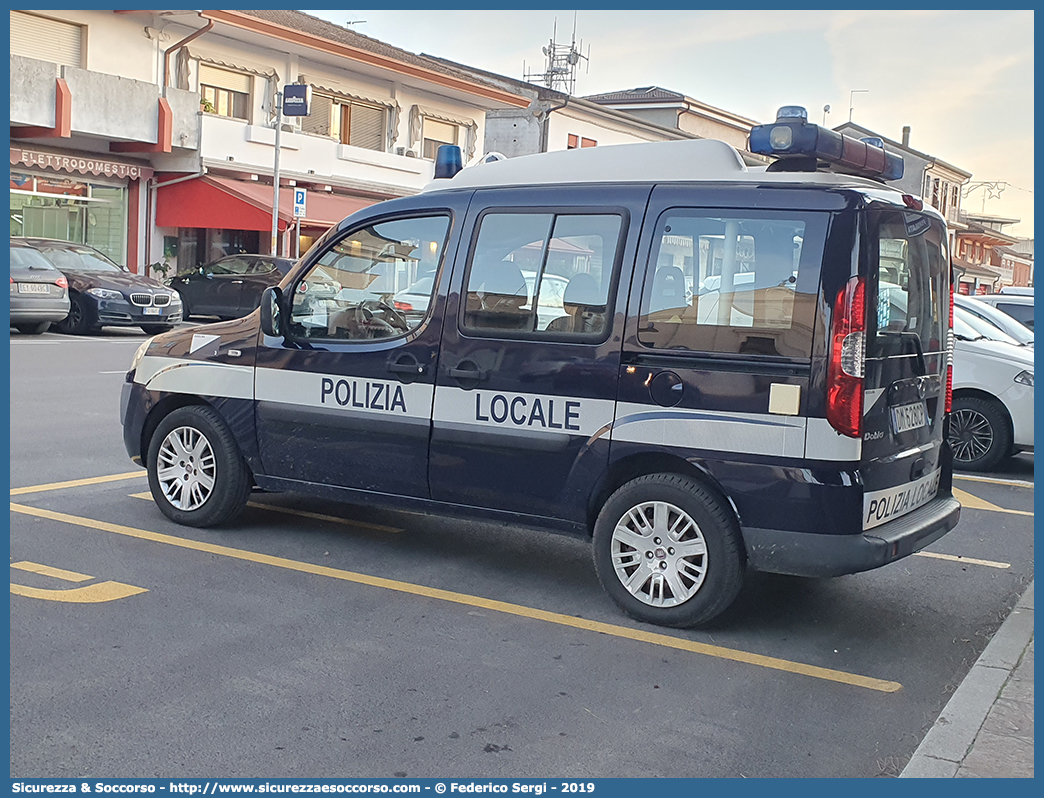 -
Polizia Locale
Comune di Rosolina
Fiat Doblò I serie restyling
Parole chiave: PL;P.L.;PM;P.M.;Polizia;Locale;Municipale;Rosolina;Fiat;Doblo;Doblò