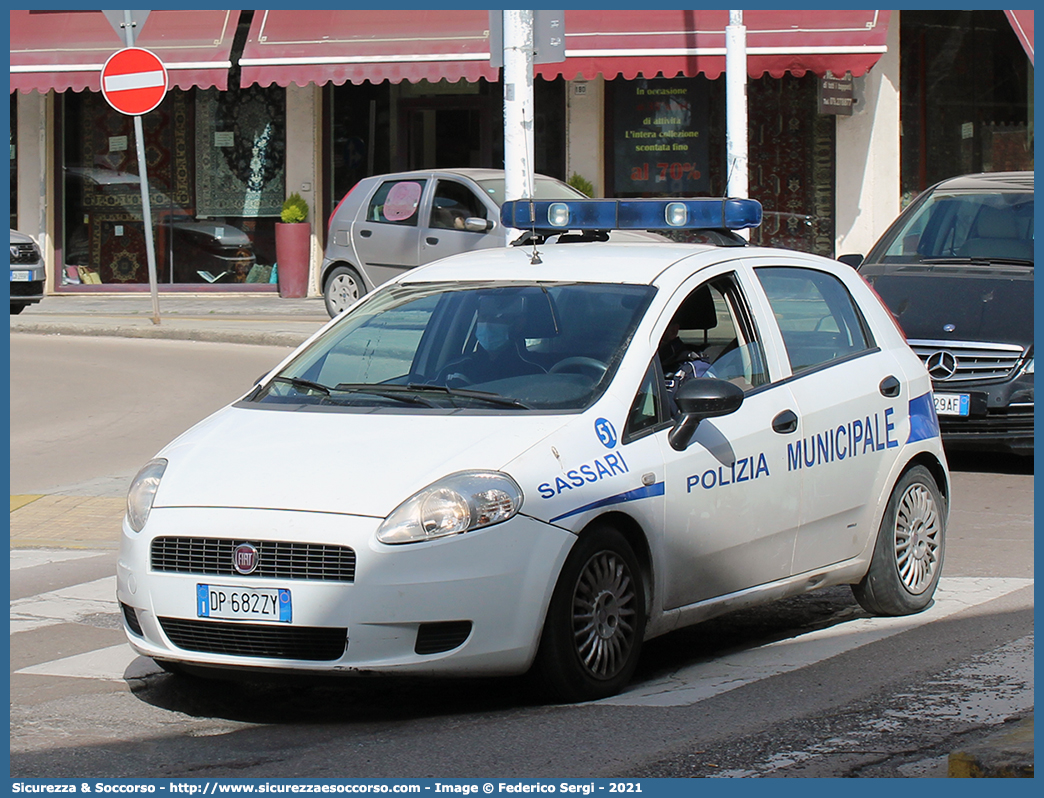 -
Polizia Municipale
Comune di Sassari
Fiat Grande Punto
Parole chiave: PL;P.L.;PM;P.M.;Polizia;Locale;Municipale;Sassari;Fiat;Grande Punto