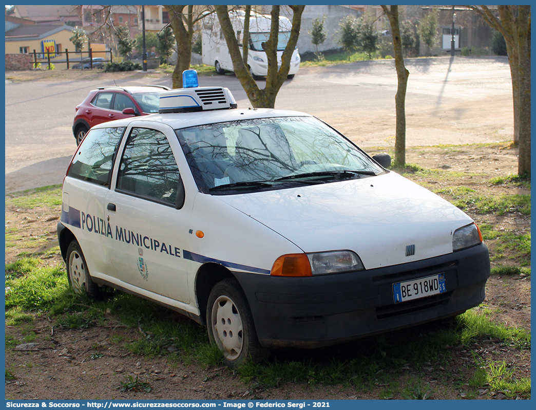 -
Polizia Locale
Comune di Trinità d'Agultu e Vignola
Fiat Punto I serie
Parole chiave: PL;P.L.;PM;P.M.;Polizia;Locale;Municipale;Trinità d&#039;Agultu;Vignola;Fiat;Punto