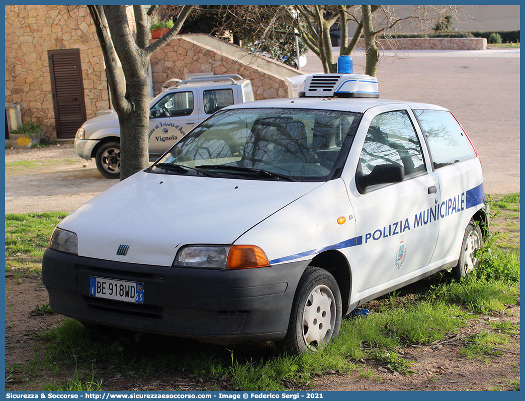 -
Polizia Locale
Comune di Trinità d'Agultu e Vignola
Fiat Punto I serie
Parole chiave: PL;P.L.;PM;P.M.;Polizia;Locale;Municipale;Trinità d&#039;Agultu;Vignola;Fiat;Punto