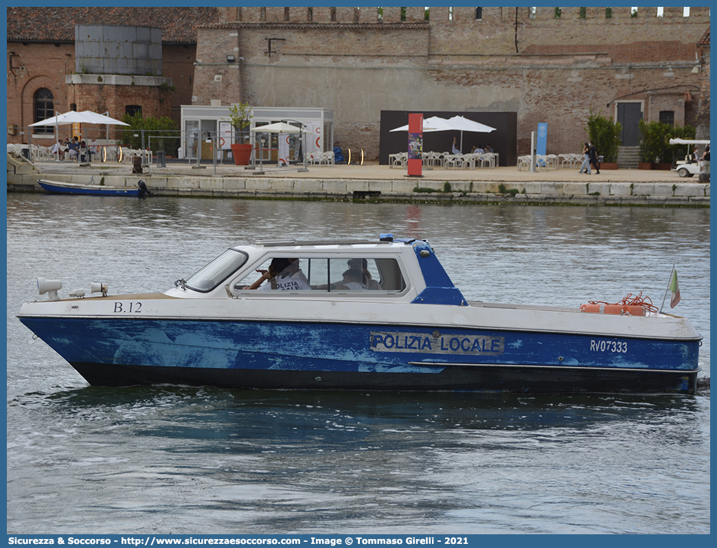 B12
Polizia Locale
Comune di Venezia
Agostino Amadi Ag.A 10
Parole chiave: PL;P.L.;PM;P.M.;Polizia;Locale;Municipale;Venezia;Agostino;Amadi;Ag.A;10