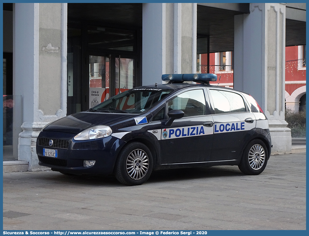 Polizia Locale YA625AC
Polizia Locale
Comune di Venezia
Fiat Grande Punto 
Allestitore Ciabilli S.r.l.
Parole chiave: PL;P.L.;PM;P.M.;Polizia;Locale;Municipale;Venezia;Fiat;Grande;Punto;Ciabilli