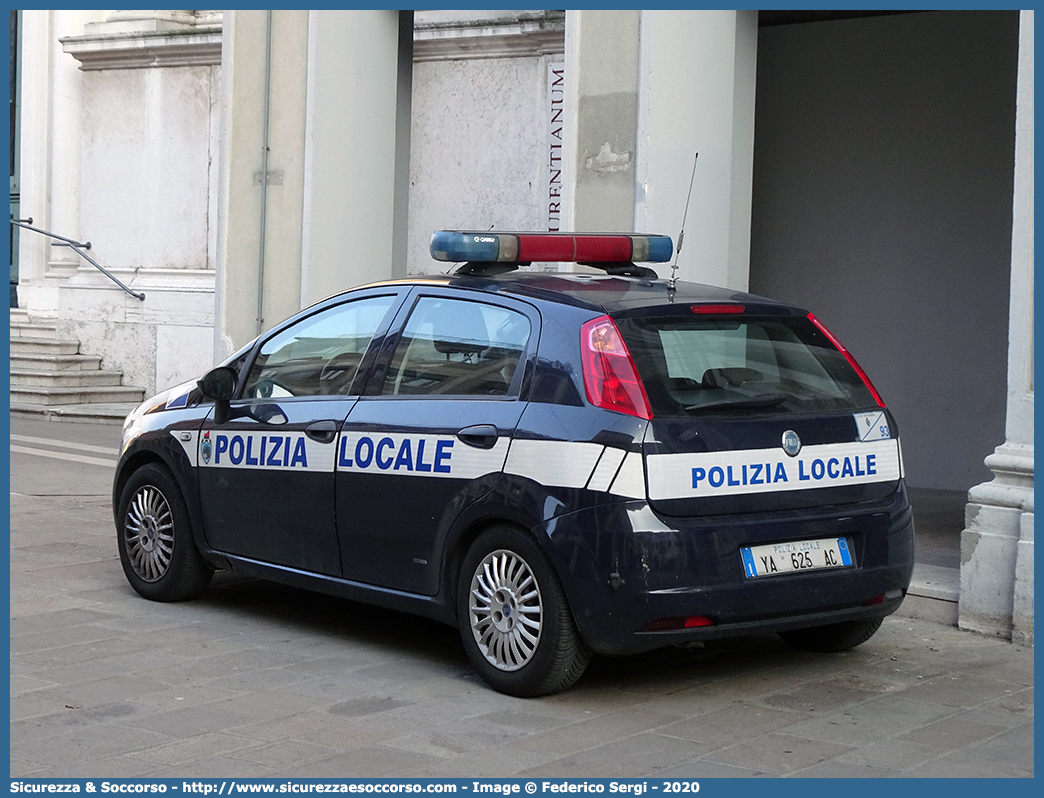 Polizia Locale YA625AC
Polizia Locale
Comune di Venezia
Fiat Grande Punto 
Allestitore Ciabilli S.r.l.
Parole chiave: PL;P.L.;PM;P.M.;Polizia;Locale;Municipale;Venezia;Fiat;Grande;Punto;Ciabilli