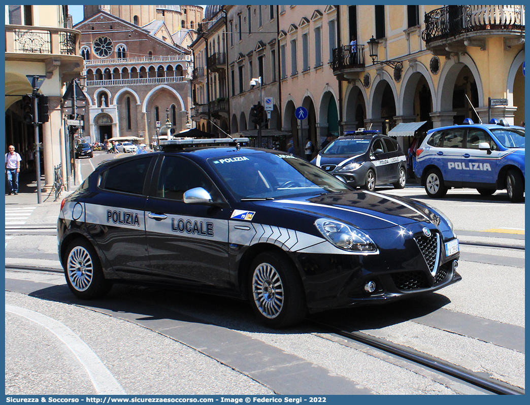 Polizia Locale YA289AF
Polizia Locale
Comune di Padova
Alfa Romeo Nuova Giulietta I serie I restyling
Allestitore All.V.In. S.r.l.
Parole chiave: PL;P.L.;PM;P.M.;Polizia;Locale;Municipale;Padova;Alfa Romeo;Nuova;Giulietta;All.V.In.