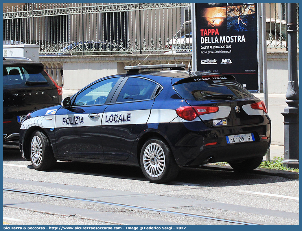 Polizia Locale YA289AF
Polizia Locale
Comune di Padova
Alfa Romeo Nuova Giulietta I serie I restyling
Allestitore All.V.In. S.r.l.
Parole chiave: PL;P.L.;PM;P.M.;Polizia;Locale;Municipale;Padova;Alfa Romeo;Nuova;Giulietta;All.V.In.