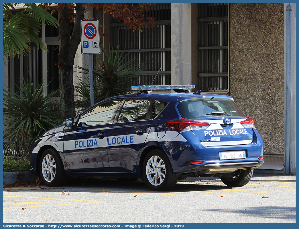 Polizia Locale YA549AM
Polizia Locale
Unione dei Comuni Città della Riviera del Brenta
Toyota Auris II serie restyling
Allestitore Ciabilli S.r.l.
Parole chiave: PL;P.L.;PM;P.M.;Polizia;Locale;Municipale;Unione;Comuni;Riviera;del;Brenta;Dolo;Fiesso d&#039;Artico;Fossò;Campagna Lupia;Toyota;Auris;Ciabilli