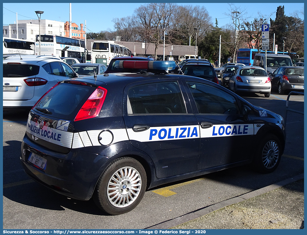 Polizia Locale YA631AC
Polizia Locale
Comune di Venezia
Fiat Grande Punto 
Allestitore Ciabilli S.r.l.
Parole chiave: PL;P.L.;PM;P.M.;Polizia;Locale;Municipale;Venezia;Fiat;Grande;Punto;Ciabilli