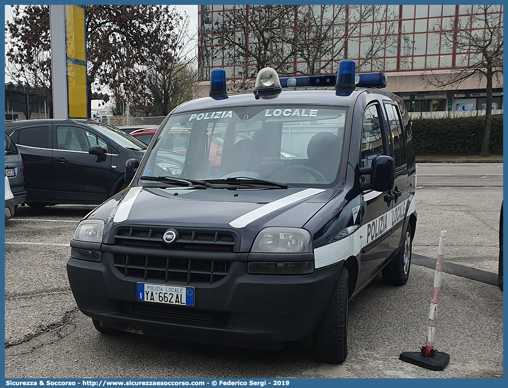 Polizia Locale YA662AL
Polizia Locale
Comune di Codevigo
Fiat Doblò I serie
Parole chiave: PL;P.L.;PM;P.M.;Polizia;Locale;Municipale;Fiat;Doblo;Doblò