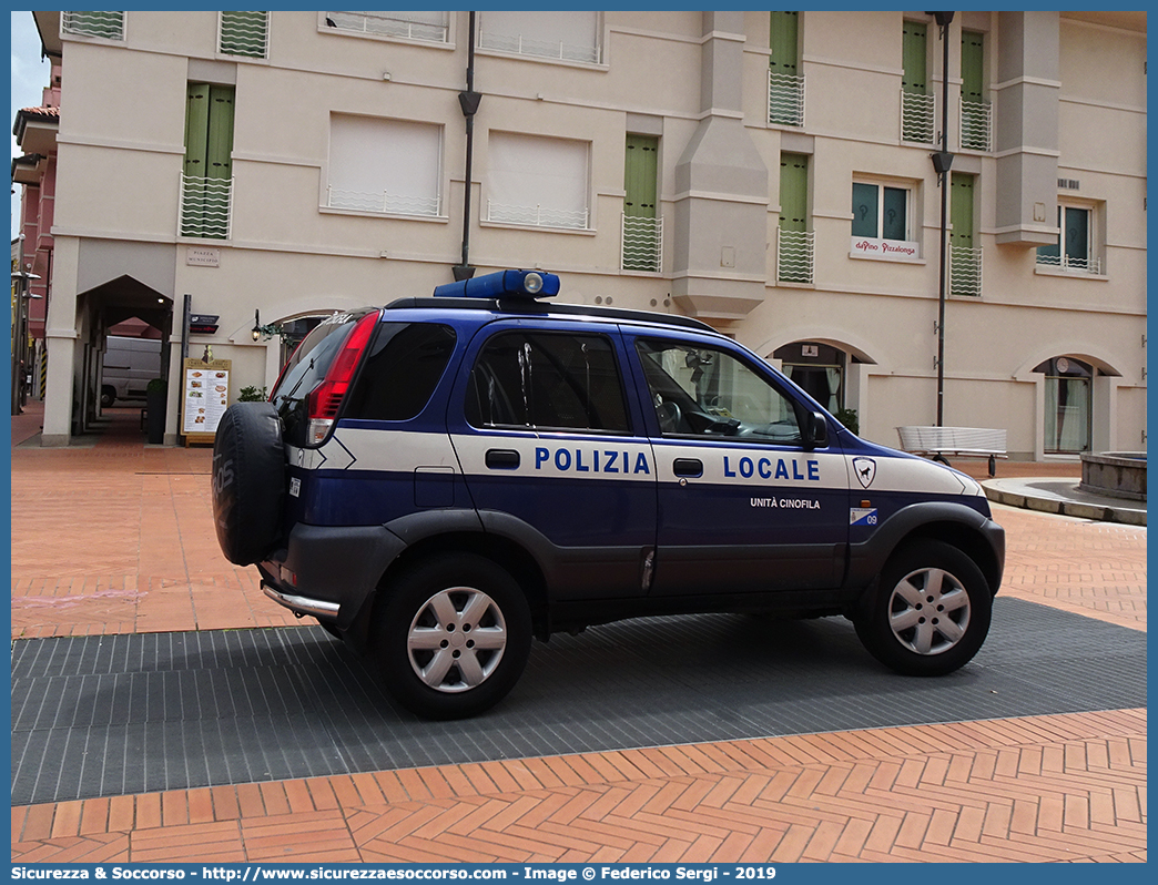 Polizia Locale YA798AC
Polizia Locale
Comune di Caorle
Daihatsu Terios II serie
Unità Cinofila
Parole chiave: PL;P.L.;PM;P.M.;Polizia;Locale;Municipale;Caorle;Daihatsu;Terios;Unità;Cinofila;Cinofili