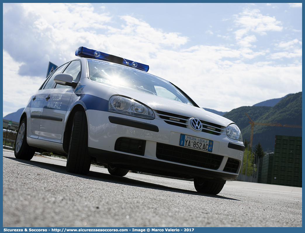 Polizia Locale YA852AC
Polizia Municipale
Comune di Appiano
sulla Strada del Vino
Volkswagen Golf V serie
Parole chiave: PL;PM;P.L.;P.M.;Polizia;Locale;Municipale;Appiano;sulla;Strada;del;Vino;Volkswagen;Golf