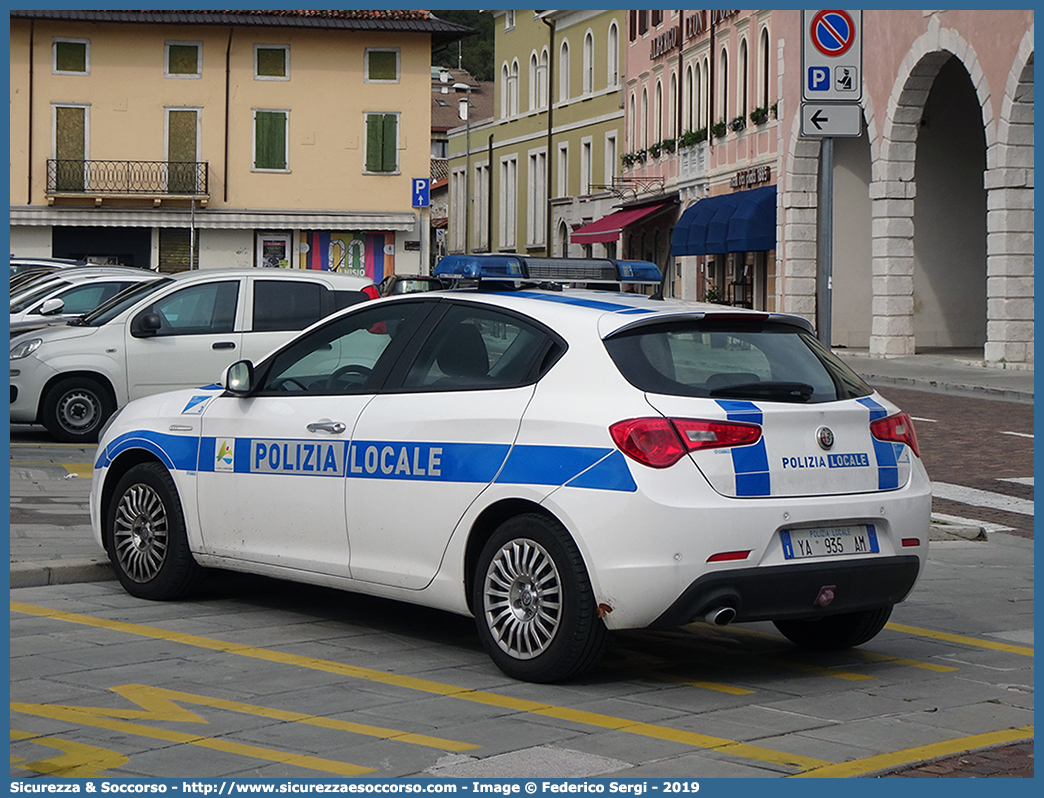 Polizia Locale YA935AM
Polizia Locale
Unione Territoriale Intercomunale 
delle Valli e delle Dolomiti Friulane
Alfa Romeo Nuova Giulietta I serie II restyling
Allestitore Ciabilli S.r.l.
Parole chiave: PL;P.L.;PM;P.M.;Polizia;Locale;Municipale;Andreis;Arba;Barcis;Castelnovo del Friuli;Cimolais;Claut;Clauzetto;Erto;Casso;Frisanco;Maniago;Meduno;Montereale Valcellina;Pinzano al Tagliamento;Sequals;Tramonti di Sopra;Tramonti  di  Sotto;Travesio;Vajont;Vit