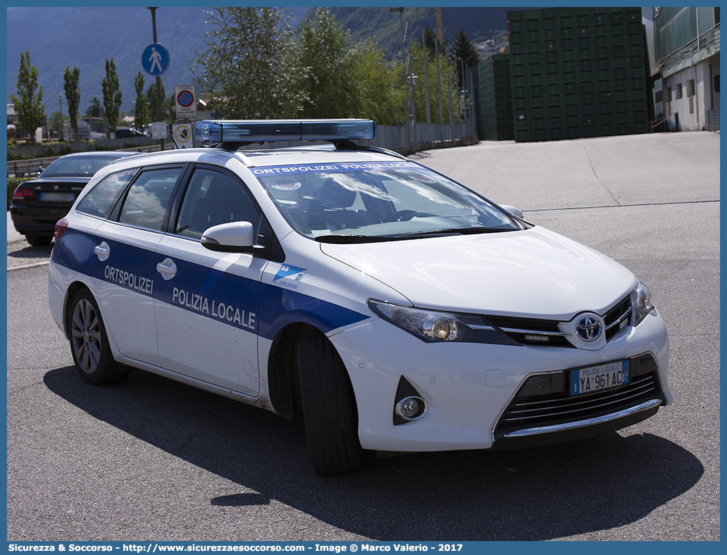 Polizia Locale YA961AC
Polizia Locale
Comune di Appiano
sulla Strada del Vino
Toyota Auris Touring Sports
Parole chiave: PL;PM;P.L.;P.M.;Polizia;Locale;Municipale;Appiano;sulla;Strada;del;Vino;Toyota;Auris;Touring;Sports