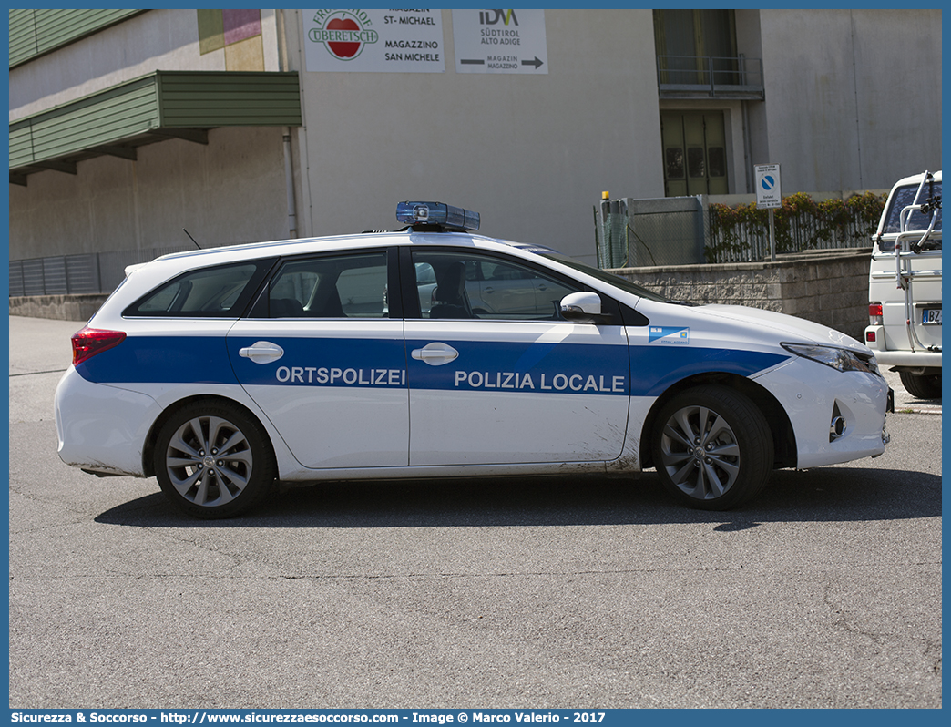 Polizia Locale YA961AC
Polizia Locale
Comune di Appiano
sulla Strada del Vino
Toyota Auris Touring Sports
Parole chiave: PL;PM;P.L.;P.M.;Polizia;Locale;Municipale;Appiano;sulla;Strada;del;Vino;Toyota;Auris;Touring;Sports