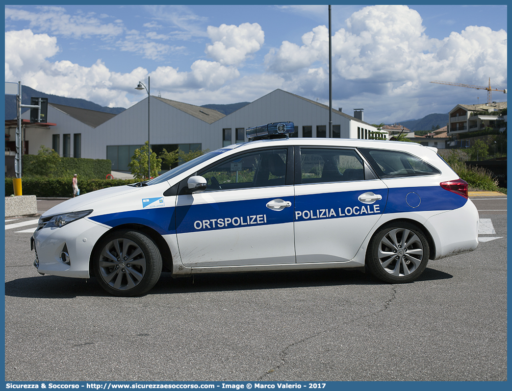 Polizia Locale YA961AC
Polizia Locale
Comune di Appiano
sulla Strada del Vino
Toyota Auris Touring Sports
Parole chiave: PL;PM;P.L.;P.M.;Polizia;Locale;Municipale;Appiano;sulla;Strada;del;Vino;Toyota;Auris;Touring;Sports