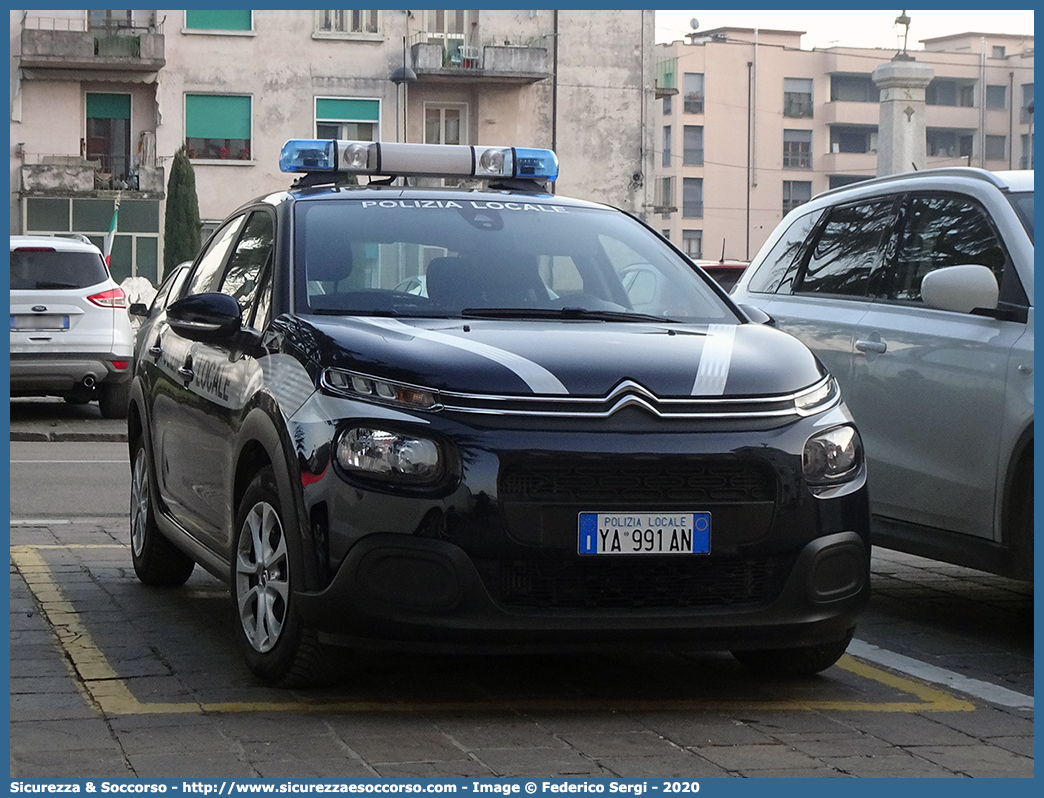 Polizia Locale YA991AN
Polizia Locale
Comune di Arzignano
Citroen C3 III serie
Allestitore Focaccia Group S.r.l.
Parole chiave: PL;P.L.;PM;P.M.;Polizia;Locale;Municipale;Arzignano;Citroen;C3;Focaccia;YA991AN;YA 991 AN