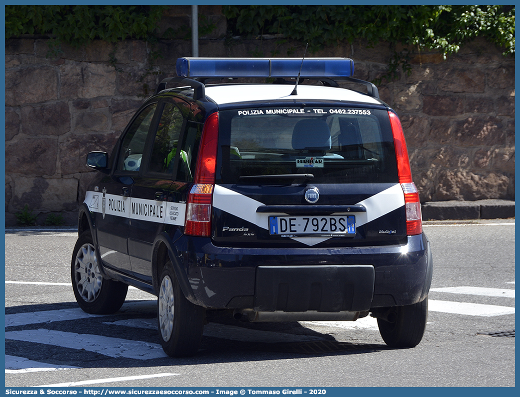 -
Polizia Locale
Corpo Intercomunale Fiemme
Fiat Nuova Panda 4x4 I serie restyling
Parole chiave: PL;P.L.;PM;P.M.;Polizia;Locale;Municipale;Fiemme;Castello Molina di Fiemme;Carano;Cavalese;Daiano;Panchià;Panchia;Tesero;Varena;Fiat;Panda;4x4