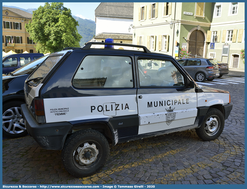 -
Polizia Locale
Corpo Intercomunale Fiemme
Fiat Panda 4x4 I serie
Parole chiave: PL;P.L.;PM;P.M.;Polizia;Locale;Municipale;Fiemme;Castello Molina di Fiemme;Carano;Cavalese;Daiano;Panchià;Panchia;Tesero;Varena;Fiat;Panda;4x4