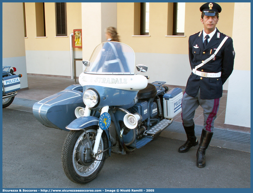 Polizia 41103
Polizia di Stato
Polizia Stradale
Moto Guzzi V7 Sidecar
Parole chiave: PS;P.S.;Polizia;di;Stato;Stradale;Moto;Guzzi;V7;Sidecar