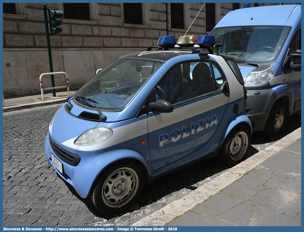 Polizia B0073
Polizia di Stato
Smart ForTwo I serie
(variante)
Parole chiave: P.S.;PS;Polizia;di;Stato;Pubblica;Sicurezza;Smart;ForTwo