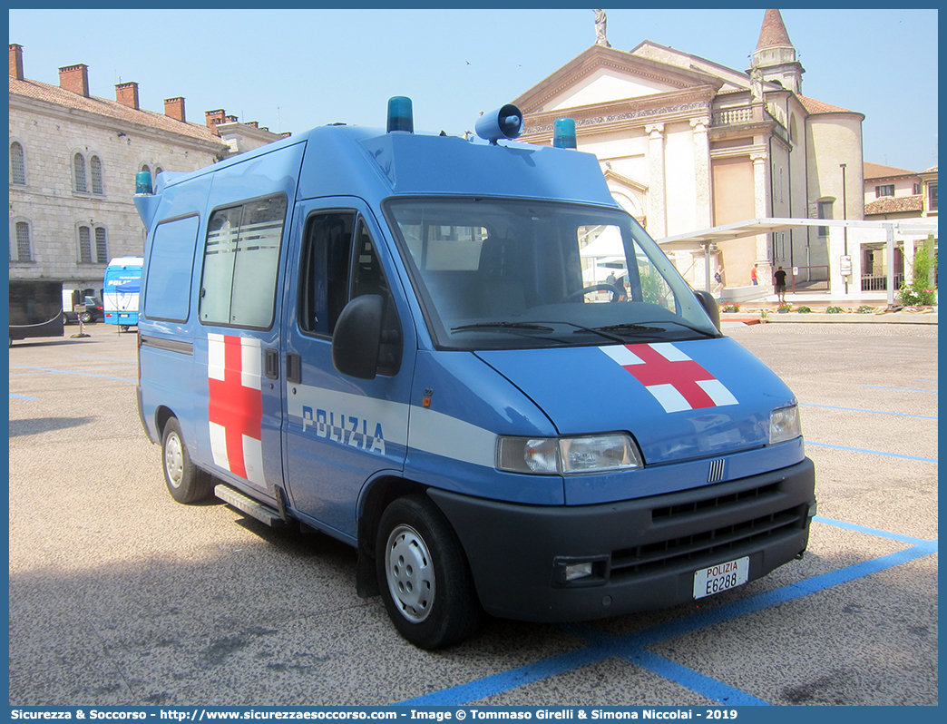 Polizia E6288
Polizia di Stato
Servizio Sanitario
Fiat Ducato II serie
Parole chiave: PS;P.S.;Polizia;di;Stato;Pubblica;Sicurezza;Servizio;Sanitario;Fiat;Ducato;Savio;Boneschi