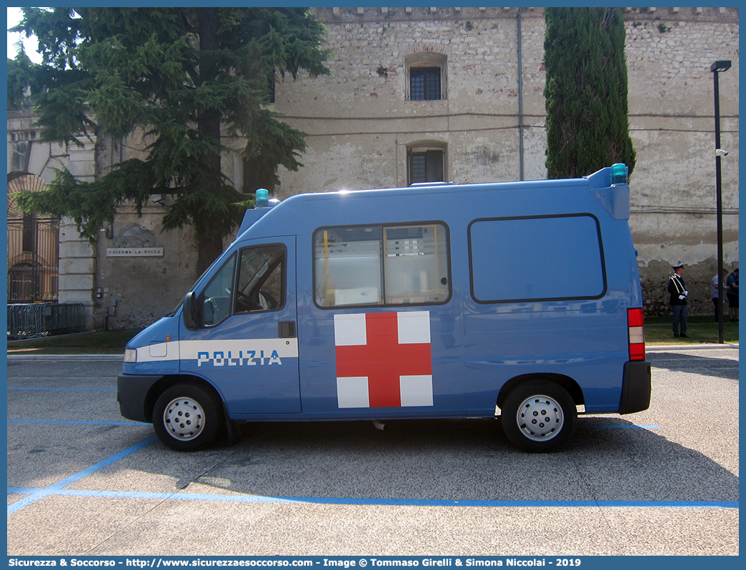 Polizia E6288
Polizia di Stato
Servizio Sanitario
Fiat Ducato II serie
Parole chiave: PS;P.S.;Polizia;di;Stato;Pubblica;Sicurezza;Servizio;Sanitario;Fiat;Ducato;Savio;Boneschi