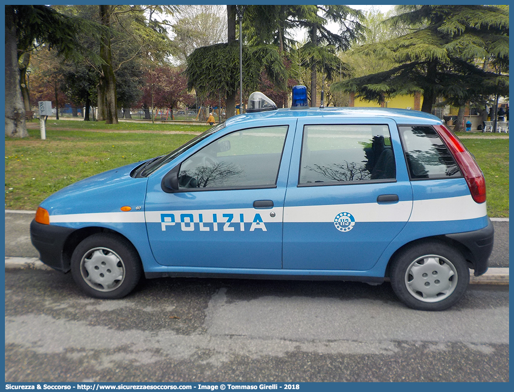 Polizia E6500
Polizia di Stato
Fiat Punto I serie
Parole chiave: PS;P.S.;Polizia;di;Stato;Pubblica;Sicurezza;Fiat;Punto