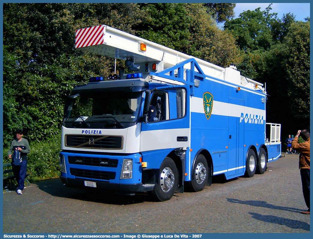 Polizia E8298
Polizia di Stato
Polizia di Frontiera
Volvo FM 360
Parole chiave: PS;P.S.;Polizia;di;Stato;Frontiera;Volvo;FM;360