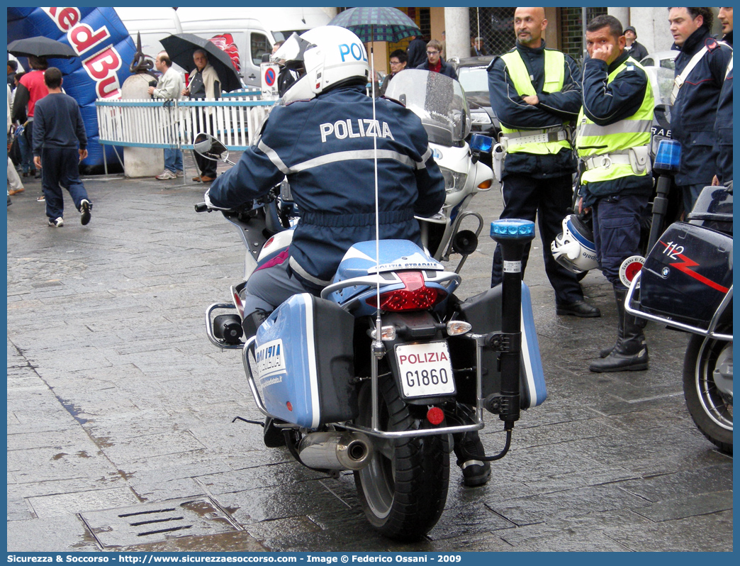 Polizia G1860
Polizia di Stato
Polizia Stradale
Moto Guzzi Norge
Parole chiave: PS;P.S.;Polizia;di;Stato;Stradale;Moto;Guzzi;Norge