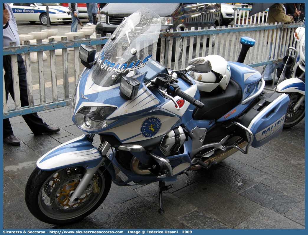 Polizia G1860
Polizia di Stato
Polizia Stradale
Moto Guzzi Norge
Parole chiave: PS;P.S.;Polizia;di;Stato;Stradale;Moto;Guzzi;Norge