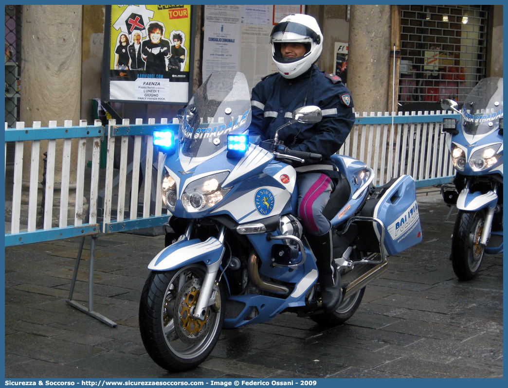 Polizia G1861
Polizia di Stato
Polizia Stradale
Moto Guzzi Norge
Parole chiave: PS;P.S.;Polizia;di;Stato;Stradale;Moto;Guzzi;Norge