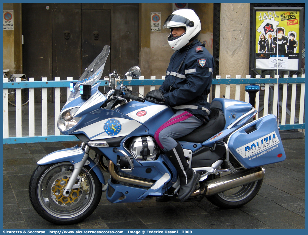 Polizia G1861
Polizia di Stato
Polizia Stradale
Moto Guzzi Norge
Parole chiave: PS;P.S.;Polizia;di;Stato;Stradale;Moto;Guzzi;Norge