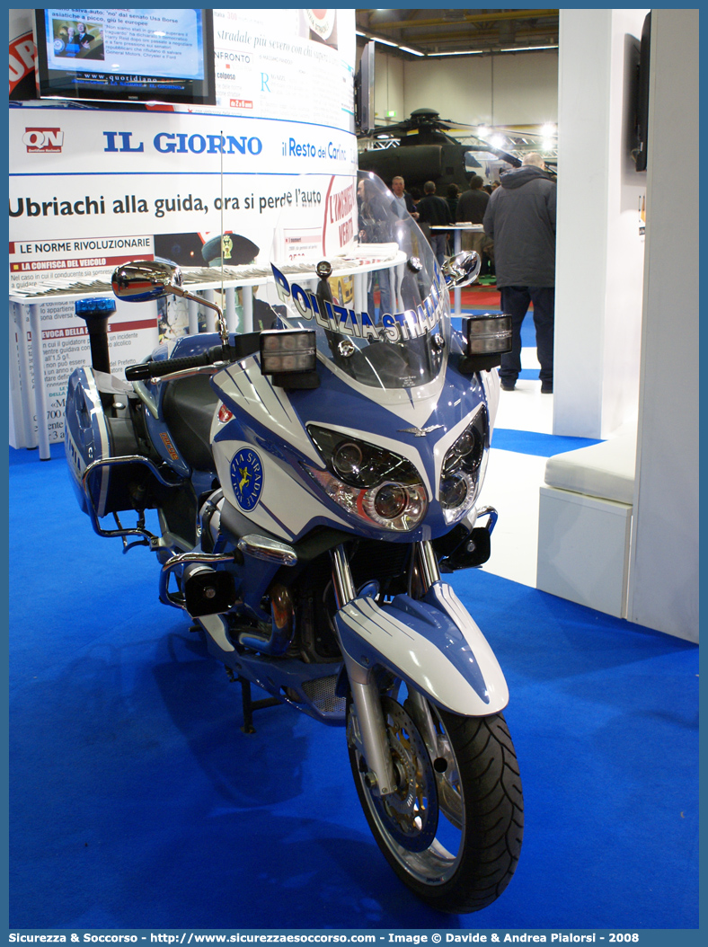 Polizia G1865
Polizia di Stato
Polizia Stradale
Moto Guzzi Norge
Parole chiave: PS;P.S.;Polizia;di;Stato;Stradale;Moto;Guzzi;Norge